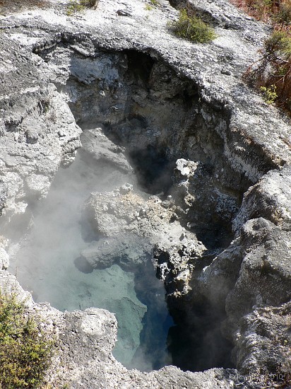 5.50- Resurgence d'eau translucide.JPG